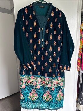 Pakistani Dark Teal Velvet Embroidered 3 piece suit